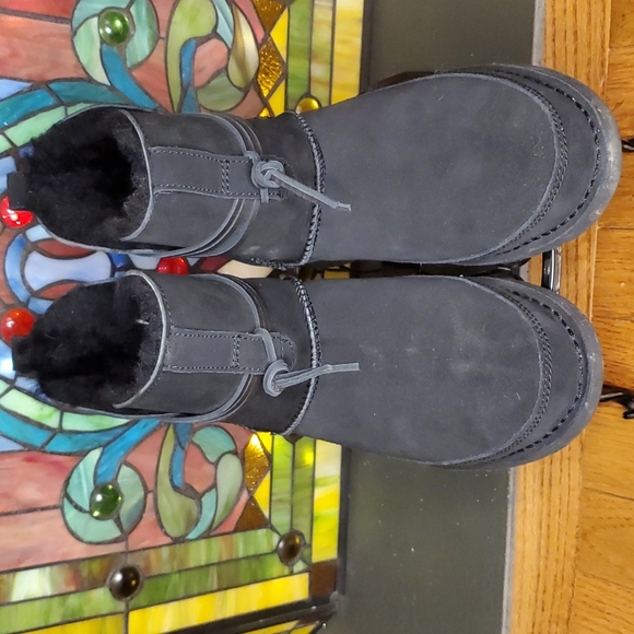 UGG Esther Classic Boot - size 11 - Picture 2 of 4